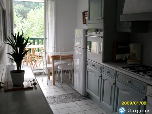 Photo n°2 de :F3 ensoleill (70m2) + garage ( 2  5 personnes)SAINT JEAN DE LUZ